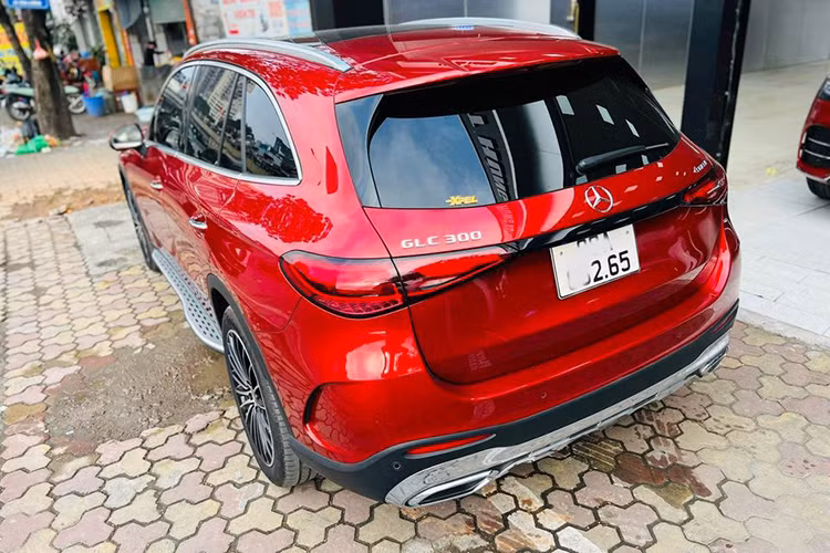 Như vậy có thể thấy chủ xe đầu đã chịu mức khấu hao dao động trên dưới 500 triệu đồng. Đây cũng là một khoảng trượt giá không nhỏ đối với các chủ xe, nhưng có thể xem là khoảng hời của những người mua sau bởi có thể tiết kiệm gần nửa tỷ, chưa kể các option, phụ kiện mà chủ xe lắp thêm. 