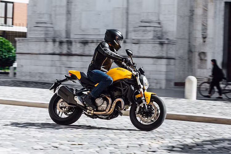 Theo đại diện của hãng xe máy Ducati cho hay, cả 2 tính năng này đều có thể tùy chỉnh theo các mức khác nhau. Các chế độ vận hành đảm bảo dễ dàng điều chỉnh ABS, DTC và chế độ công suất, cho phép chiếc môtô dung tích 821cc có thể tùy biến theo 3 kiểu vận hành khác nhau.