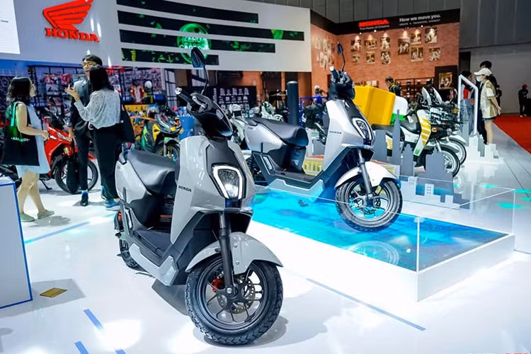 Can canh Honda ICON e: - xe ga dien hoc sinh duoi 30 trieu dong