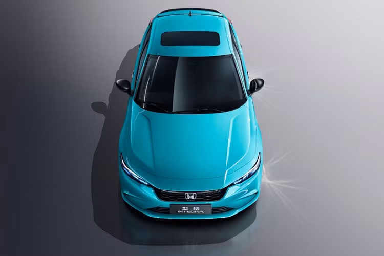 Được phát triển dựa trên Honda Civic 2022, mẫu xe sedan Honda Integra mới sở hữu chiều dài 4.689 mm, chiều rộng 1.802 mm, chiều cao 1.415 mm/1.420 mm và chiều dài cơ sở 2.735 mm. Như vậy, so với Honda Civic 2022, mẫu xe này dài hơn 15 mm.