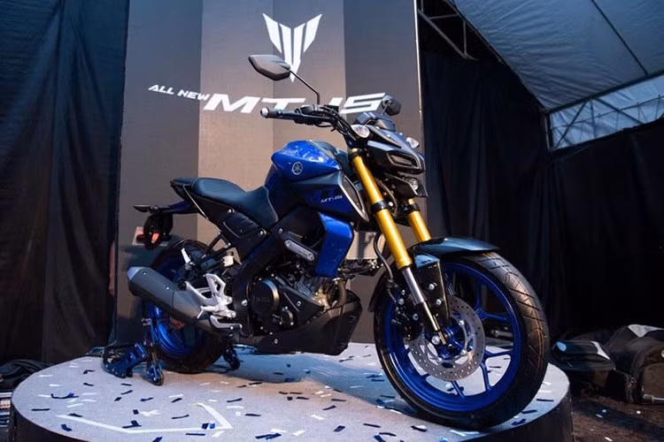 Thay thế cho Yamaha TFX 150 từng bán tại Việt Nam, MT-15 mới đã "tiến hóa" với ngôn ngữ thiết kế gần hơn so với các dòng MT lớn hơn. Trong đó, thay đổi ấn tượng nhất là phần đầu xe với phần đèn demi và mặt nạ tương tự như MT-09 hiện tại, nhưng có thêm đèn pha mới dạng thấu kính projector được đặt trong ốp nhựa hình đôi cánh ở phía dưới.