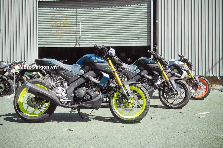 Cụ thể, lô xe Yamaha MT-15 2019 mới đầu tiên đã cập bến Sài Gòn theo dạng tư nhân với 3 phiên bản màu bao gồm: Trắng, Đen và Xanh Tím. Giá xe Yamaha MT-15 2019. Tại thị trường Việt Nam, mẫu xe này được dự đoán sẽ nằm ở mức khoảng dưới 80 triệu đồng.