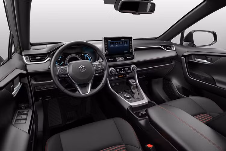 Tính năng công nghệ đáng chú ý nhất trên Suzuki Across 2021 mới chính là màn hình cảm ứng cỡ lớn 9 inch, tương thích với Apple CarPlay, Android Auto và MirrorLink. Tương tự như ngoại thất và nội thất, hệ truyền động của Across cũng được chia sẻ từ Toyota RAV4 Plug-in-hybrid.