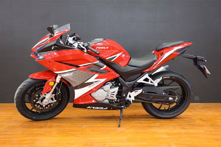 Đáng chú ý, mức giá của mẫu xe Honda CBR250RR "nhái" được ản xuất tại Trung Quốc này được rao bán chỉ ở mức 39 triệu đồng, mức giá sốc mà không sốc khi mang thương hiệu của Trung Quốc.
