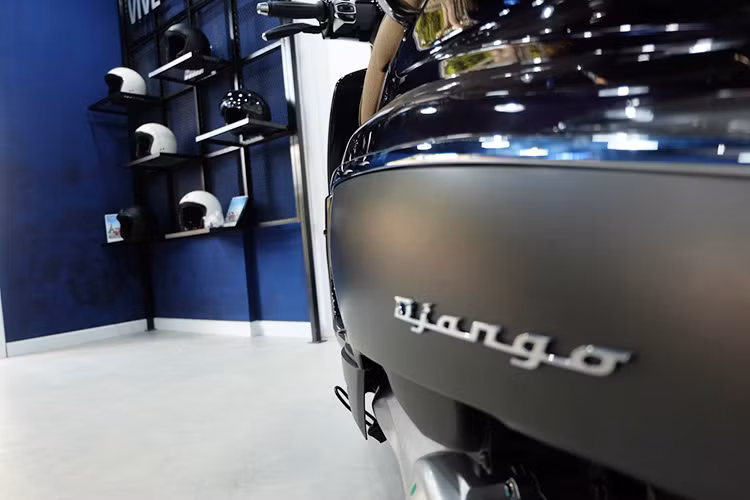 Nhân dịp ra mắt khách hàng Hà Nội, Peugeot Scooters Việt Nam tặng bộ quà tặng, gồm mũ bảo hiểm Peugeot cao cấp, một năm bảo hiểm tổn thất toàn phần và một năm bảo dưỡng tận nhà cho khách hàng (đây được xem là một điểm mới của hãng xe máy Pháp tại Việt Nam).