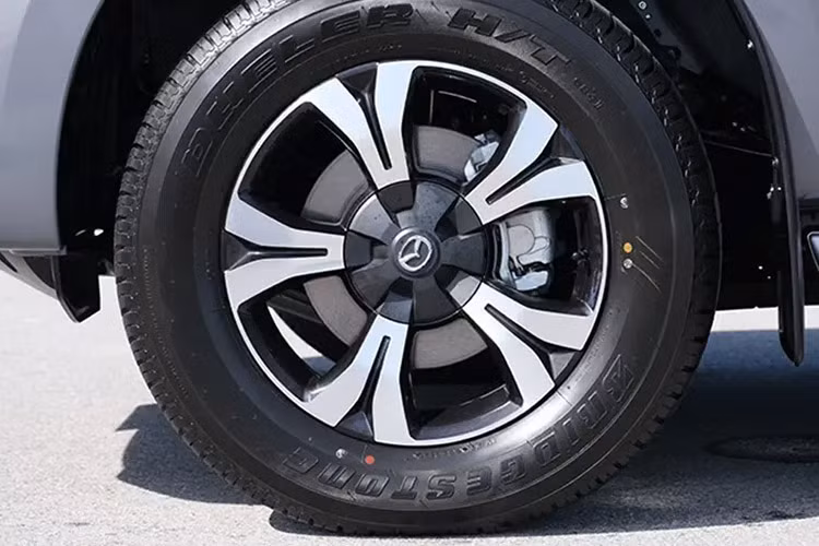 Mazda BT-50 là mẫu xe bán tải không thực sự được ưa chuộng tại Việt Nam dù giá rẻ. Do đó, không có gì bất ngờ khi các đại lý tăng cường chương trình ưu đãi để cải thiện doanh số của mẫu xe này vào thời điểm trước Tết Nguyên đán.