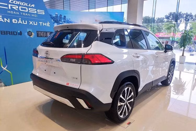 Toyota Corolla Cross van con hang ton, 