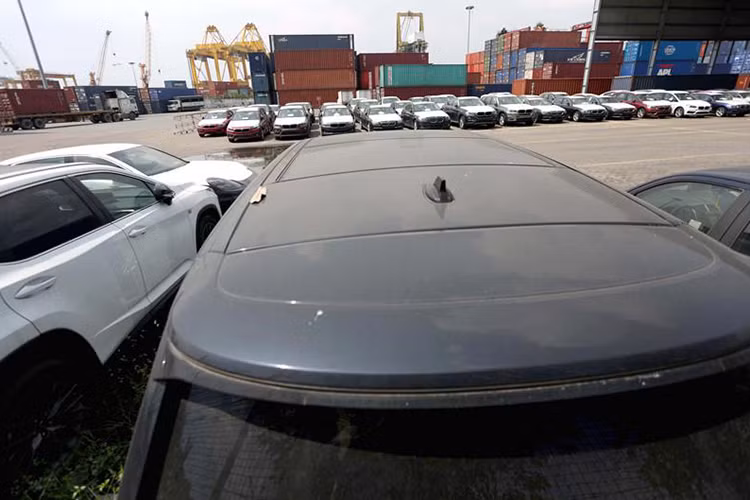 Đại diện cảng VICT tại TP HCM từng cho biết, tính từ tháng 7/2017 đến nay, Euro Auto vẫn chưa thanh toán số tiền lưu kho dàn xe này cho cảng. Như vậy, đến nay, Euro Auto đang nợ cảng VICT khoảng hơn 2 tỷ đồng.