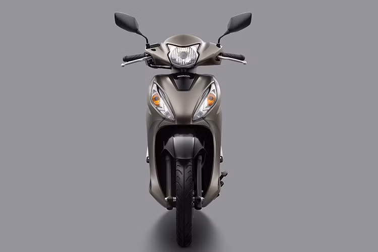 Phiên bản Đặc biệt của mẫu xe ga Honda Vision 2025 gây ấn tượng với màu sắc Nâu đen mới lạ, kết hợp với vành xe màu đồng nổi bật, tạo nên vẻ ngoài tinh tế, đẳng cấp và đầy cuốn hút. Phiên bản Thể thao sở hữu những màu sắc độc đáo như Đen và Xám đen và tem mới bắt mắt hơn.