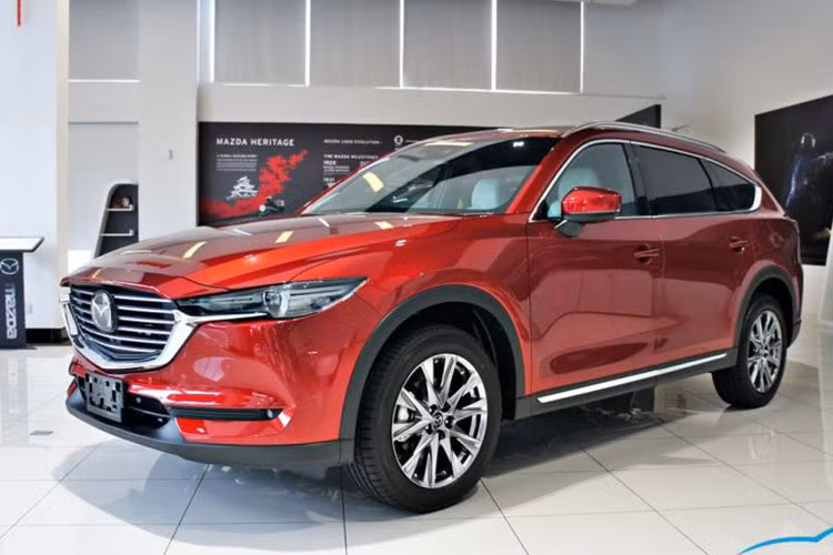 Năm ngoái, THACO đã xác nhận thông tin này nhưng hãng không tiết lộ thời gian cụ thể của việc ra mắt CX-8. Mới đây, thông tin CX-8 sẽ về nước chỉ trong 2 tháng nữa đã được xác nhận. Theo nguồn tin rò rỉ, ban đầu CX-8 sẽ được bán tại Việt Nam dưới hình thức nhập khẩu nguyên chiếc (dự kiến từ Malaysia), sau đó xe sẽ có thể được lắp ráp trong nước.