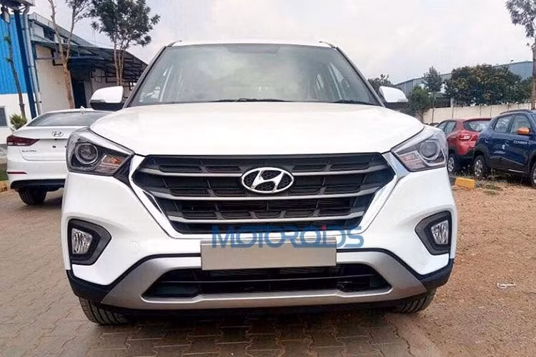 Hãng xe ôtô Hyundai hiện đã lên kế hoạch giới thiệu phiên bản nâng cấp của dòng crossover 5 chỗ Creta tại thị trường Ấn Độ trong vài tuần tới. Mặc dù chưa ra mắt, nhưng Hyundai Creta 2018 dành cho thị trường Ấn Độ đã lộ diện thông qua những hình ảnh chụp tại sân một đại lý.