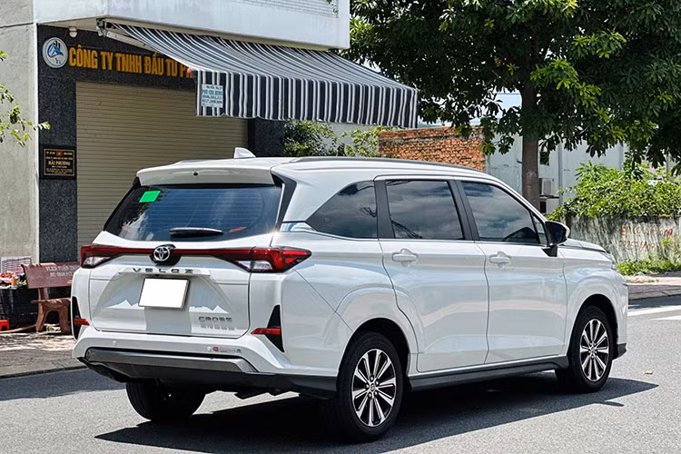 Nguồn cung Veloz Cross trên thị trường thứ cấp hiện khá dồi dào, trong đó lượng xe VIN 2024 cũng không hề ít. Song, chiếc xe sở hữu độ mới cao và rao giá hấp dẫn như trên có lẽ là hàng hiếm. Những người có kinh nghiệm mua bán xe cũ đánh giá, đây thực sự là món hời cho các vị khách đang cần tìm mua một chiếc MPV hoặc xe gầm cao đã qua sử dụng. 