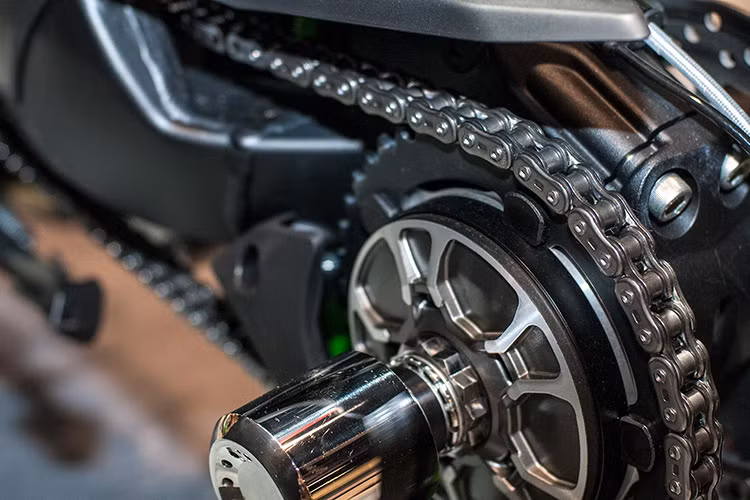 Sức mạnh của Kawasaki Ninja H2R 2017 sẽ vẫn đến từ khối động cơ siêu nạp (Supercharged) với hiệu năng cao và chỉ được phép sử dụng trong đường đua, là loại động cơ 4 xy-lanh thẳng hàng, DOHC, có dung tích 998 phân khối, được làm mát bằng dung dịch.