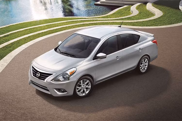 Giá xe Nissan Sunny 2019 với iến thể S có giá bắt đầu từ 12.360 USD (khoảng 287 triệu đồng). Biển thể cao cấp hơn là S Plus Xtronic giá từ 14.500 USD (khoảng 337 triệu đồng) có thêm hộp số tự động. Biến thể đắt tiền nhất là SV Xtronic giá từ 15.990 USD (khoảng 372 triệu đồng), có sẵn cả gói tùy chọn SUV và hộp số tự động.