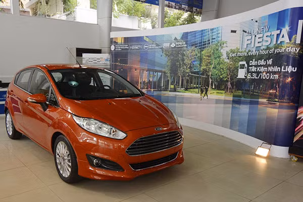 Gan 10 nghin xe Ford tai Viet Nam dinh an trieu hoi
