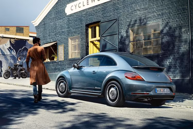 Cùng với động cơ xăng là 2 dòng động cơ diesel 2.0L TDI cho công suất 108 mã lực và 147 mã lực. Hộp số tiêu chuẩn là loại tự động nhưng khách hàng cũng có thể lựa chọn loại ly hợp kép DSG.