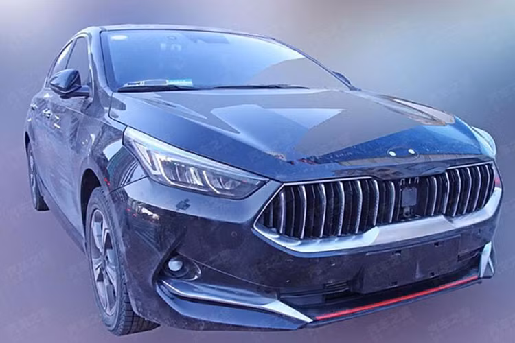 Mặc dù được ra mắt chậm hơn so với các quốc gia còn lại nhưng Kia lại ưu ái dành cho thị trường Trung Quốc những trang bị mới trên Cerato 2019 khiến ai cũng phải trầm trồ. Sau khi hình ảnh mẫu xe này được chia sẻ, không ít cư dân mạng Việt Nam tỏ ra thích thú bởi Cerato 2019 ở Trung Quốc nhìn rất “Tây”, rất bắt mắt và thậm chí có người còn khẳng định vui đây là xe của BMW.
