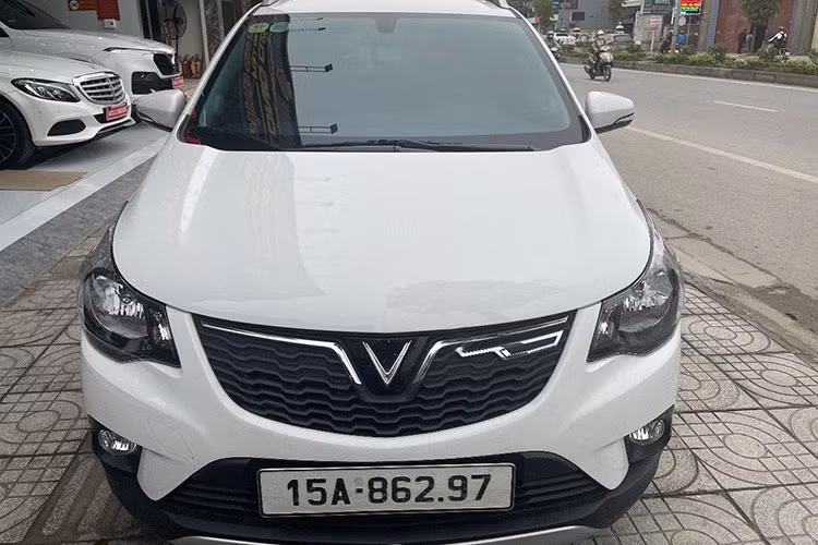 VinFast Fadil moi chay 300 km chao ban 375 trieu, dat hay re?-Hinh-4