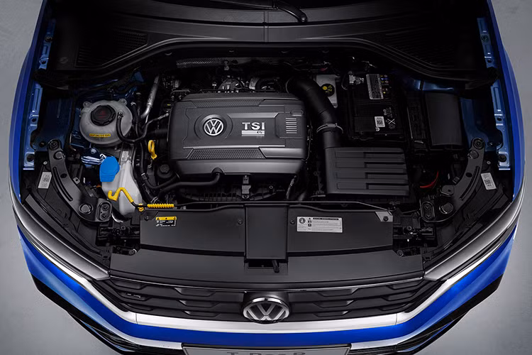 Được phát triển dựa trên cơ sở gầm bệ MQB của Volkswagen, T-Roc R 2020 sử dụng động cơ xăng TSI 4 xi-lanh, dung tích 2.0 lít, sản sinh công suất tối đa 300 mã lực và mô-men xoắn cực đại 400 Nm. Đây cũng là động cơ dùng cho Volkswagen Golf R.