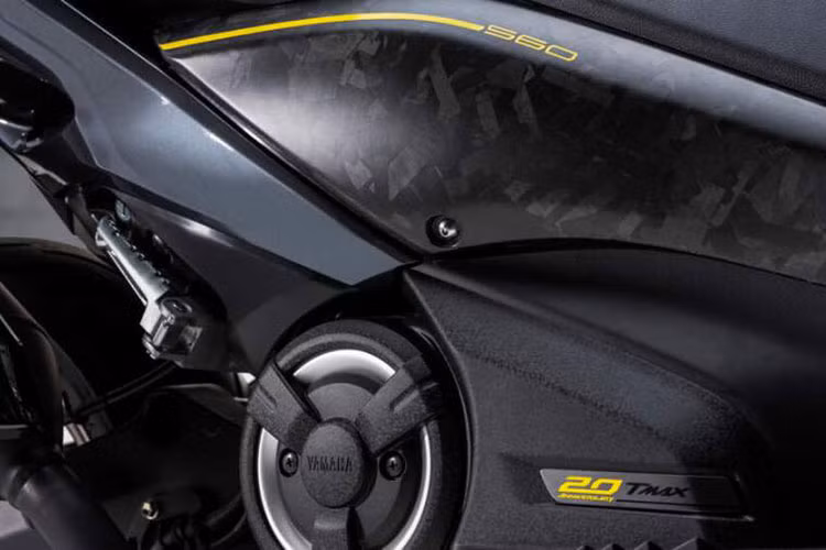 Ngoài ra, mẫu xe tay ga cỡ lớn Yamaha TMax 2021 thế hệ mới còn đi kèm hệ thống kiểm soát lực kéo và ga điện tử vơi hai chế độ vận hành.