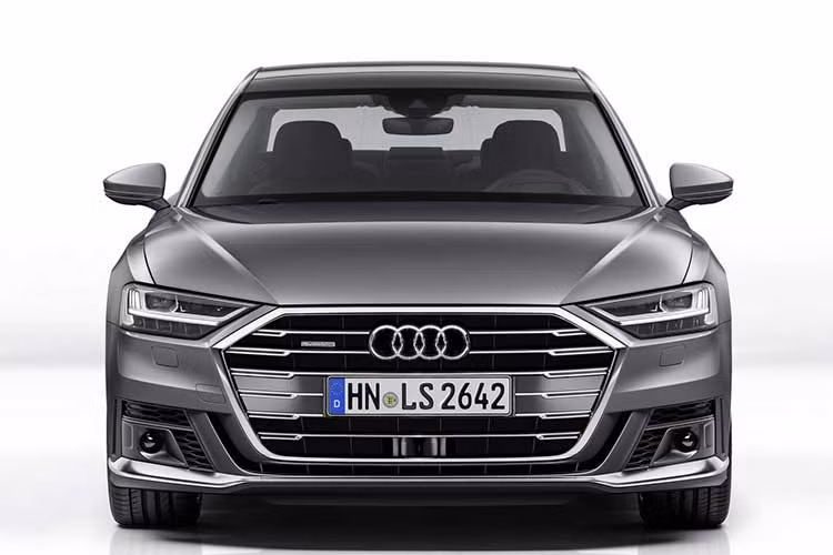 Nếu các khách hàng không đủ kiên nhẫn để chờ đợi phiên bản thể thao hiệu suất cao Audi S8 2018 và muốn mua một chiếc A8 bình thường nhận được những trang bị thể thao, bắt mắt hơn thì một gói nâng cấp ''Sport Exterior Package'' tại thị trường Châu Âu với màu sơn xám (Daytona Grey) và một số thay đổi đi kèm sẽ là một sự lựa chọn.