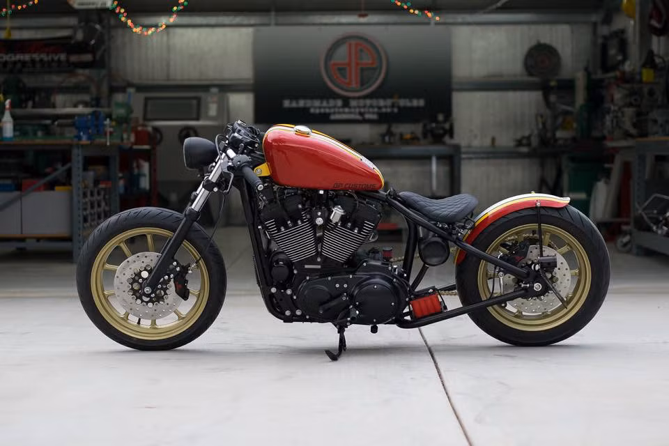 Tại Việt Nam, những chiếc xe môtô của Harley-Davidson đã và đang dần trở nên phổ biến hơn. Đây cũng là hãng xe môtô đầu tiên có sẵn những phụ kiện độ chính hãng cho những dòng, phân khúc xe môtô của mình.