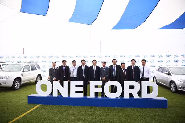 Ford Viet Nam va cot moc 20 nam tai thi truong Viet