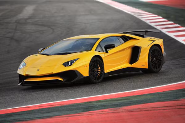 Bò mộng" Lamborghini Centenario LP770-4 sắp xuất hiện là sản phẩm mới nhất của hãng xe Ý.