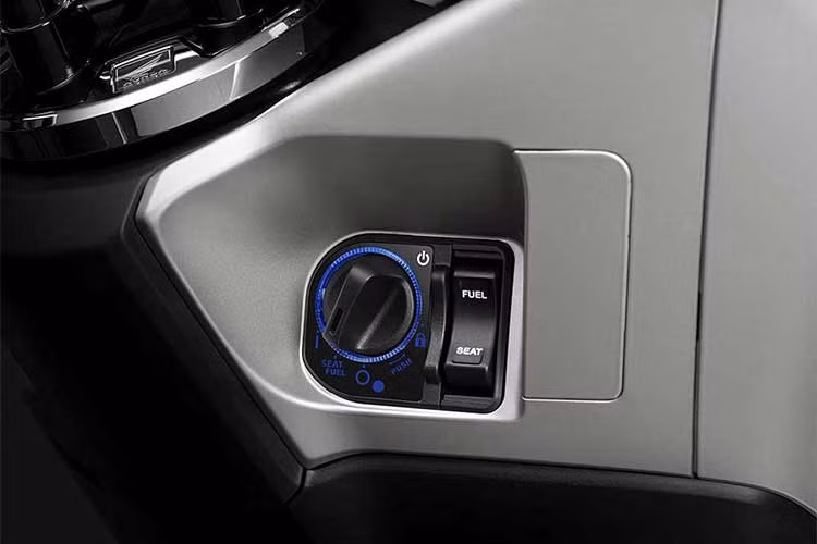 Xe sẽ vẫn tiếp tục được trang bị Hệ thống khóa thông minh Honda SMART Key trên cả hai phiên bản với 2 chìa khóa thông minh FOB.