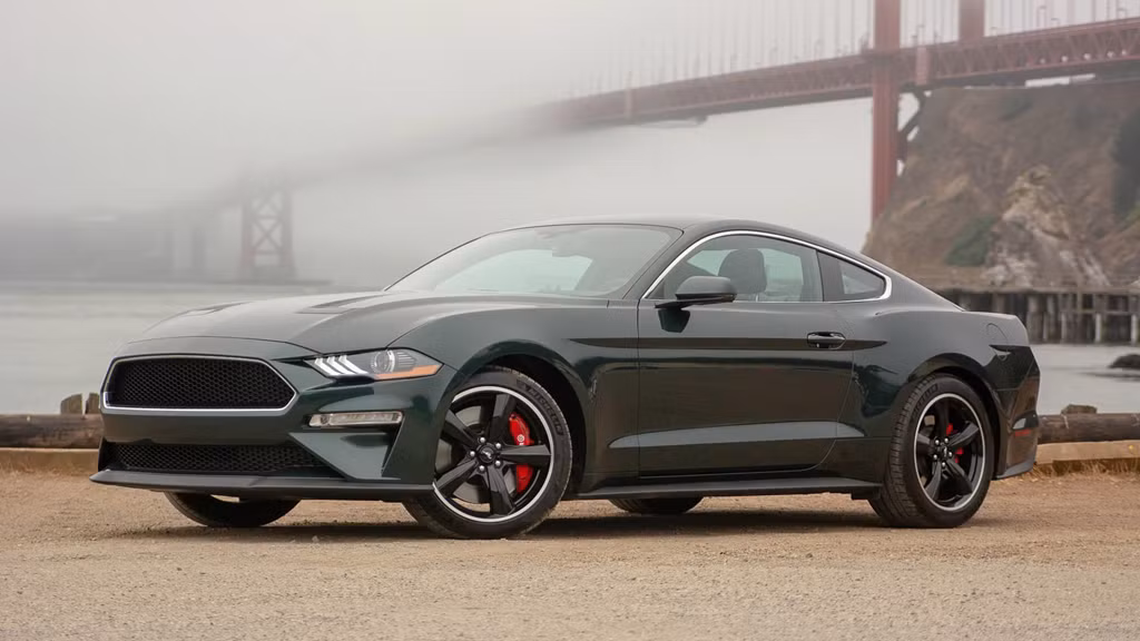Ford Mustang: Mẫu xe cơ bắp lẫy lừng gắn liền với tên tuổi của Lee Iacocca với biểu tượng ngựa pony phi nước đại đã trở thành một hình ảnh góp phần làm nên tiếng tăm của Ford trong nhiều thập kỷ và cho đến tận ngày nay. Ford Mustang là một trong số ít các dòng xe trên thế giới liên tục được sản xuất trong suốt 50 năm qua.