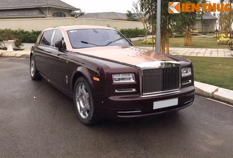 Dự án Đông Sơn đã được đại lý Rolls-Royce chính hãng Hà Nội cho triển khai cách đây 7 năm và mẫu xe mang tên gọi Lửa Thiêng đã được ông Trịnh Văn Quyết chốt giao dịch sau nhiều lần được đích thân ông chủ của đại lý hãng xe siêu sang tại Việt Nam ngỏ lời.