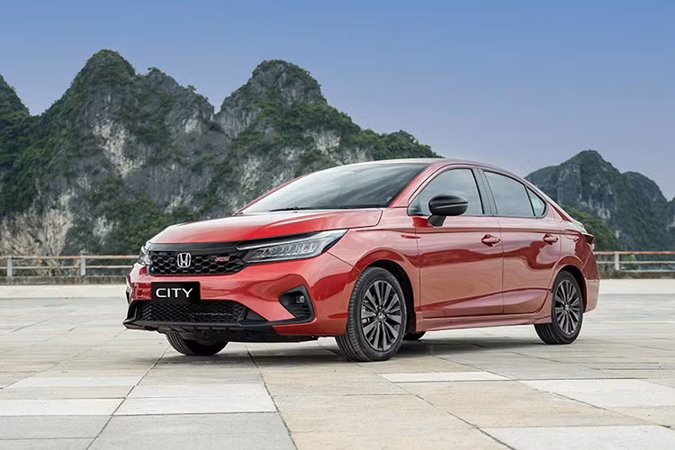 Toyota Vios dan dau phan khuc sedan hang B thang 10/2024-Hinh-2