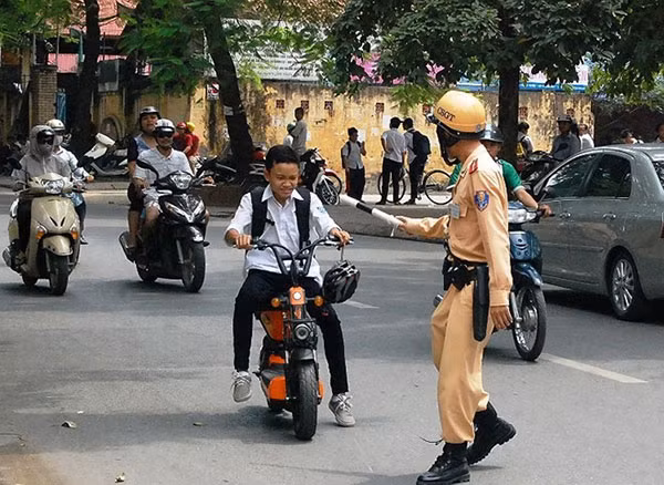 Khong dang ky xe dien se bi phat den 400.000 dong