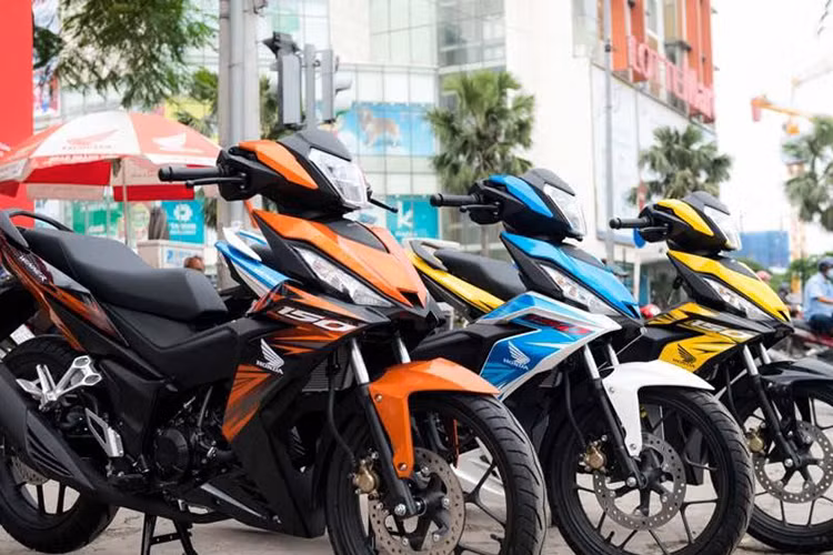 Trong năm 2016 sau khi chiếc xe máy Honda Winner 150 ra mắt, cộng đồng chơi xe Underbone ngay lập tức chú ý tới đối thủ của Yamaha Exciver và đã có những bản "độ" hấp dẫn ra đời, đáp ứng nhu cầu làm đẹp cũng như nâng cấp khả năng vận hành. Tiếp tục với phong cách độ "độc, đẹp", các dân chơi Honda Winner tiếp tục cho ra lò loạt xe mới.