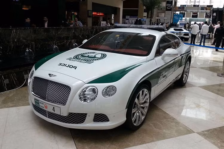 Bentley Continental GT sở hữu động cơ V8 cho khả năng sản sinh công suất cực đại 542 mã lực cùng mô-men xoắn cực đại 770 Nm. Sức mạnh của động cơ được truyền đến cả bốn bánh thông qua hộp số tự động 8 cấp đến từ ZF. Nhờ đó, xe có khả năng tăng tốc 0 – 100 km/h trong 3,9 giây, tốc độ tối đa đạt 318 km/h.