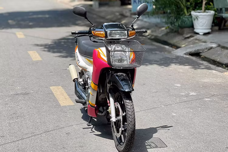 Tại Việt Nam có thời điểm người ta còn ví von "Vạn lời nói không bằng làn khói xì-po" - ám chỉ những chiếc xe 2 kỳ đình đám thời điểm đó. Với mức giá bị đội lên đến cả trăm triệu đồng hay thậm chí cao hơn nữa, nhưng hiện nay nhiều người đam mê sưu tầm vẫn đang săn lùng những chiếc xe đẹp, nguyên bản và "zin" cho mình.
