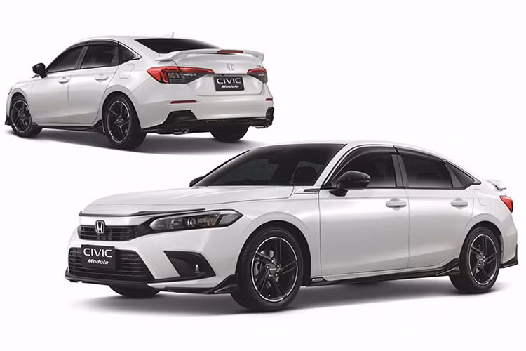 Bù lại, tất cả các biến thể của Civic mới hiện nay đều được trang bị tiêu chuẩn với gói hệ thống hỗ trợ người lái Honda Sensing bao gồm phanh khẩn cấp tự động, hệ thống hình ảnh điểm mù khi chuyển làn đường, giữ ga tự động, hỗ trợ căn giữa làn đường, hỗ trợ giữ làn đường, đèn chiếu sáng tự động và cảnh báo khởi hành phía trước.