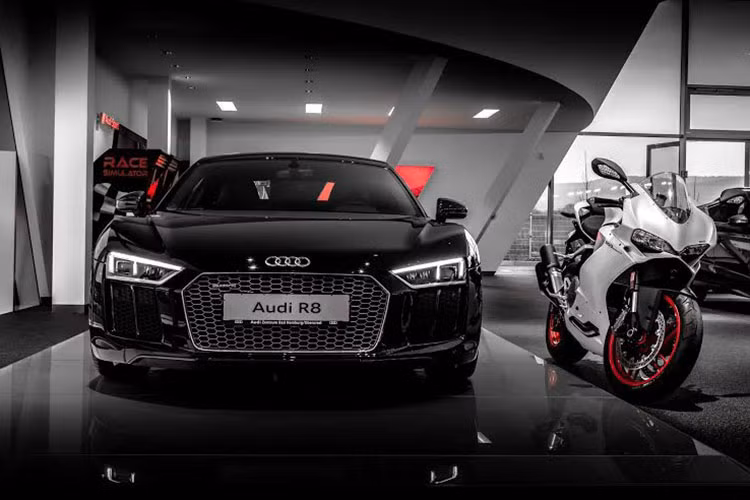 Từ ngày 9 đến 12/6/2016, Ducati Việt Nam sẽ chính thức đồng hành cùng triển lãm Audi Progressive tại sân vận động Quần Ngựa, Hà Nội. Đây được xem là triển lãm quy mô lớn đầu tiên mà hai thương hiệu cùng giới thiệu đến thị trường Việt Nam những sản phẩm mới nhất.