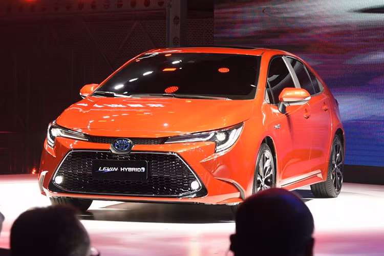 Tại triển lãm Ô tô Quảng Châu 2018 tại Trung Quốc, hãng xe Toyota đã vén màn cặp đôi sedan cỡ C là Corolla Altis và Levin 2019. Trên thực tế, Toyota Corolla Altis và Levin 2019 là hai mẫu xe "song sinh" nhưng có thiết kế khác nhau. Trong đó, Toyota Levin 2019 mới là dòng xe dành riêng cho thị trường Trung Quốc.