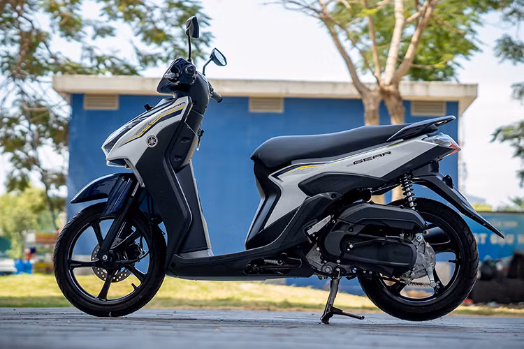 Yamaha Gear 125 cỡ nhỏ là dòng xe tay ga phổ thông từng được Yamaha mở bán tại Indonesia từ cuối năm 2020 để hướng đến nhóm khách hàng trẻ hay những người đang tìm kiếm một mẫu xe tay ga nhỏ gọn, tiết kiệm để đi lại hàng ngày. Diện mạo và kịch thước xe khá tương đồng mẫu Mio M3 từng sản xuất tại Indonesia và xuất khẩu sang Việt Nam.