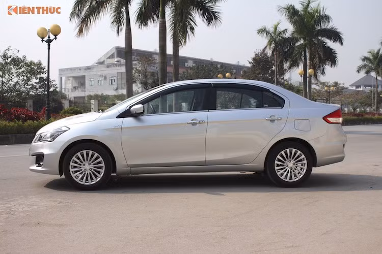 Bắt đầu bán tại thị trường Việt Nam từ đầu năm 2017 với hy vọng cạnh tranh Toyota Vios và Honda City, tuy nhiên Ciaz luôn nằm trong Top bán ế nhất tại thị trường ôtô Việt. Cũng theo báo cáo của VAMA, trong tháng 8, Suzuki chỉ bán được 85 chiếc Ciaz, doanh số cộng dồn tính từ đầu năm chỉ đạt 198 chiếc - thua xa so với các đối thủ.