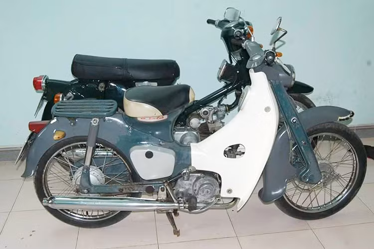 Phần lớn trong số những chiếc Super Cub C100 được nhập vào Việt Nam từ trước đây nay đã trở thành "sắt vụn" hay được người dân độ chế không còn nguyên bản. Một người đam mê dòng xe này tại Tây Ninh vẫn còn sử dụng và giữ lại chiếc Super Cub này, với tất cả các chi tiết "còn zin".