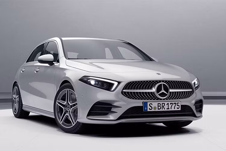 Đối với những khách hàng sẵn sàng trả nhiều tiền hơn cho A-Class, Mercedes-Benz có phiên bản AMG Line (chiếc xe màu bạc) hoặc phiên bản AMG hiệu năng cao trong thời gian tới, bên cạnh đó phiên bản base với trang bị Night Package (tùy chọn) sẽ dành cho những khách hàng có chi phí khiêm tốn hơn cho A-Class. Xe sẽ được ra mắt chính thức tại triển lãm Geneva Motor Show 2018.