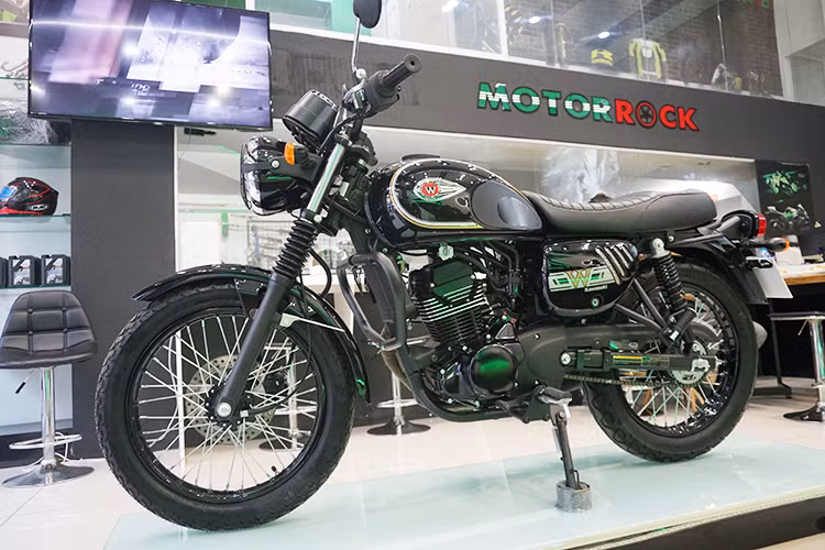Đại lý ủy quyền chính thức Kawasaki taị TP HCM vừa có buổi giới thiệu mẫu xe Kawasaki W175 2019 được chính nhà phân phối này nhận góp ý từ khách hàng cùng lên ý tưởng trong 15 ngày và đặt tên cho chiếc xe này là Kawasaki W175 2019 Motorrock Limited Edition.
