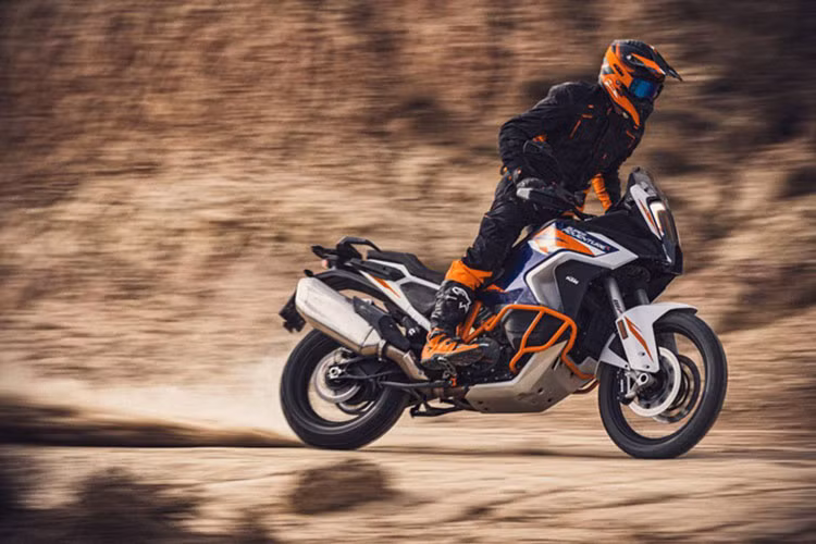 Hiện tại, mẫu xe môtô KTM 1290 Super Adventure S 2021 đang được bán ra tại thị trường Malaysia với mức giá 139.900 RM tương đương với khoảng 718 triệu đồng.