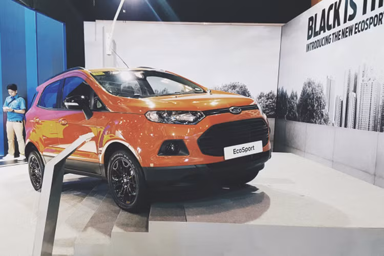Ford Việt Nam cũng vừa công bố mẫu EcoSport Titanium Black Edition được sản xuất tại nhà máy Ford Hải Dương và bắt đầu nhận đặt hàng từ tháng 9/2016 với 7 màu sắc năng động: Đỏ cam, Đỏ tươi, Nâu hổ phách, Bạc ánh kim, Trắng Băng, Đen Da báo, và Xanh Dương.