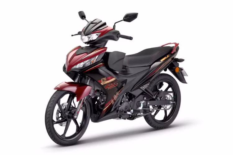 Bản cập nhật màu sắc dành cho Yamaha 135LC Fi 2025 mới đã chính thức có mặt tại tất cả các đại lý Yamaha Hong Leong ở Malaysia kể từ ngày 5/2/2025. Đây là dòng xe côn tay rất nổi tiếng và được dân chơi xe côn tay ở Việt Nam săn lùng, ngay cả khi đã có Exciter 155 VVA.