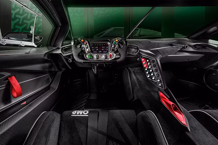 Sự hợp tác này sẽ bắt đầu với các chương trình GT3 do nhà máy hỗ trợ trong Giải vô địch sức bền IMSA SportsCar 2023 và Cúp sức bền châu Âu 2023 GT World Challenge, sẽ mở rộng thành những nỗ lực kép trong Giải vô địch sức bền thế giới FIA 2024 và Giải vô địch xe thể thao IMSA 2024.