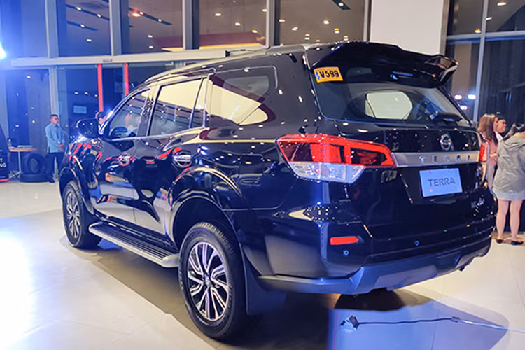 Nissan cho biết, Terra 2020 sẽ vẫn sử dụng chung nền tảng động cơ với mẫu xe tiền nhiệm và không có bất cứ sự thay đổi nào. Cụ thể là động cơ 2.5L Mid 4x2 6MT, 2.5L Mid 4x2 7AT, 2.5L High 4x2 7AT, Premium 4x2 7AT và 2.5L Premium 4x4 7AT. Các tính năng an toàn nổi bật bao gồm 6 túi khí, cảnh báo chệch làn đường, cảnh báo điểm mù, quan sát toàn cảnh thông minh...