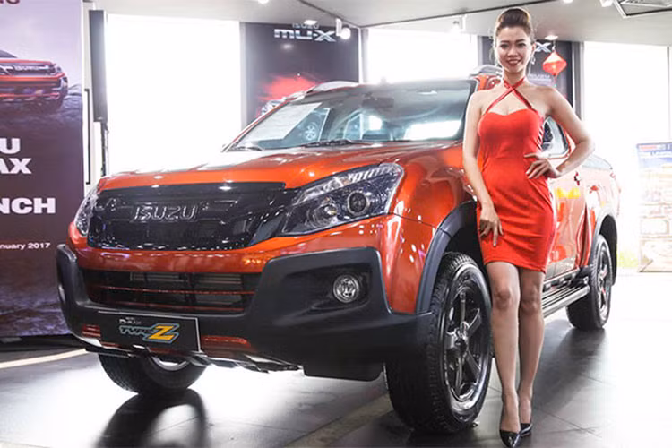 Mặc dù đã điều chỉnh một số chi tiết thiết kế, bổ sung thêm phiên bản động cơ diesel thế hệ mới 1.9 lít Ddi Blue Power bên cạnh máy dầu diesel 3.0 lít Ddi Blue Power nhưng mẫu bán tải Isuzu D-max vẫn lọt top 10 ôtô ế nhất Việt Nam do chi có 8 xe được bán ra toàn thị trường